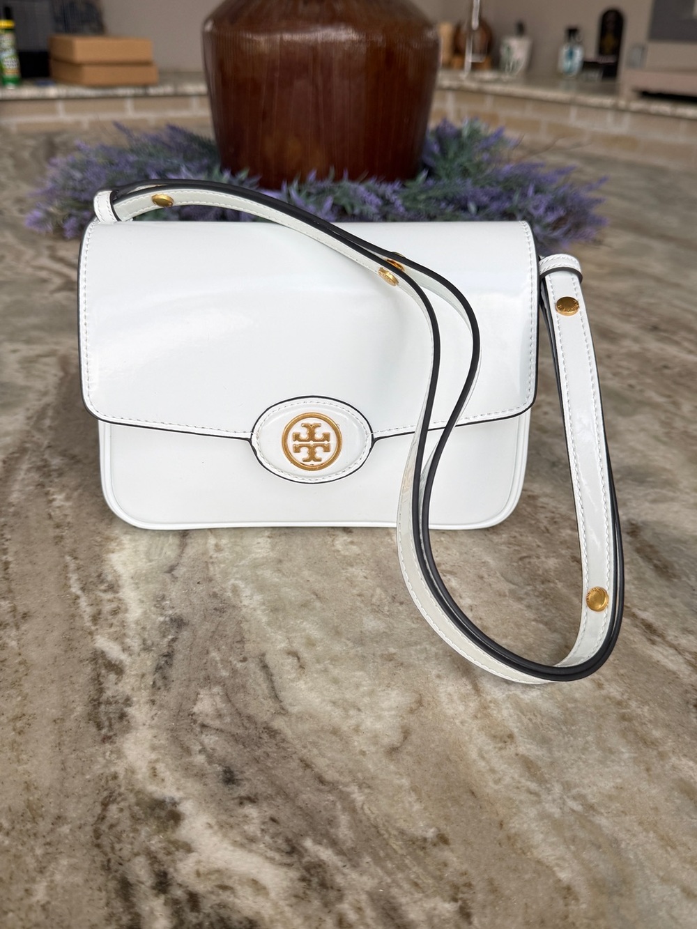 Tory Burch White Leather Shoulder Bag with Gold Logo - Picture 3 of 4